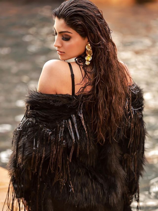 akanksha mika di voti