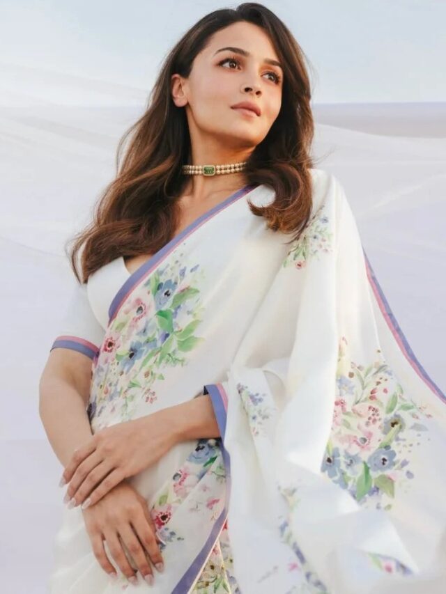 stunning-bollywood-saree-looks-that-define-elegance-2